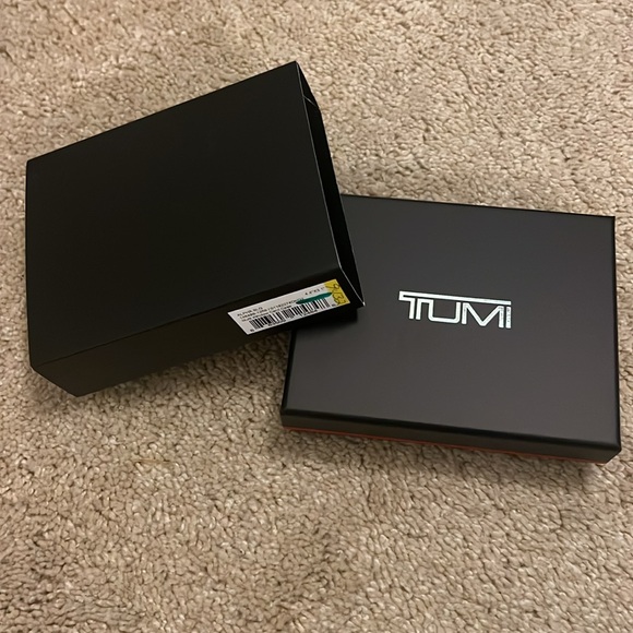 Brand new Men’s Tumi Multi window card case - Picture 7 of 7